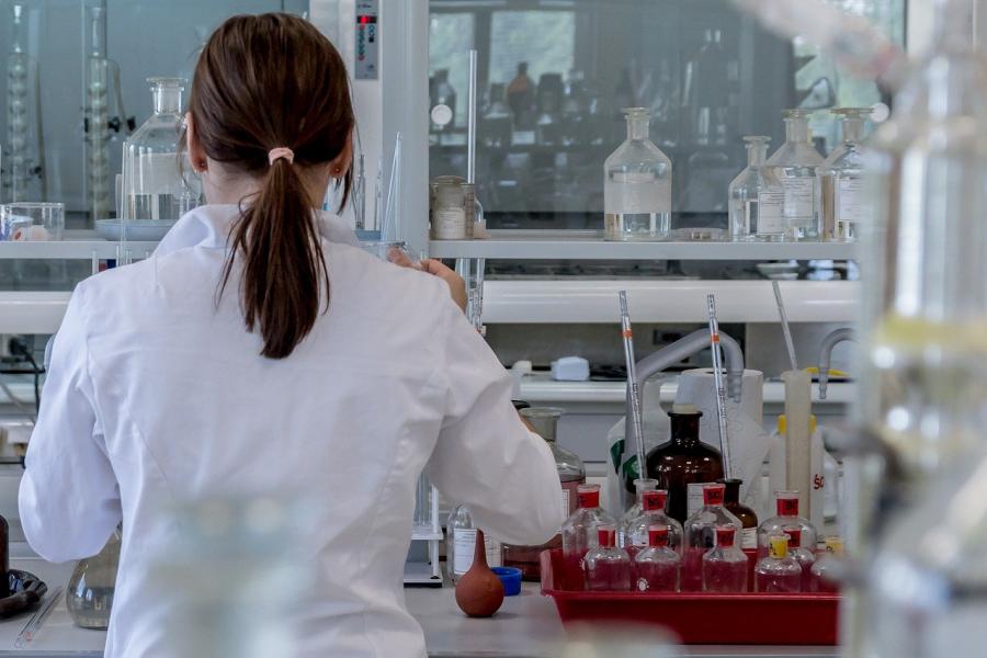 Student working in a lab.